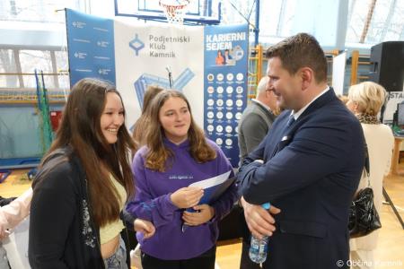 Karierna priložnost te čaka v Kamniku (33)